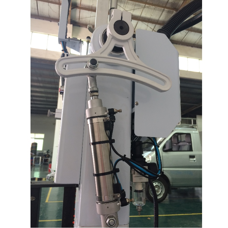 Manipulator robot de turnare prin injecție direct cu braț oscilant din fabrică
